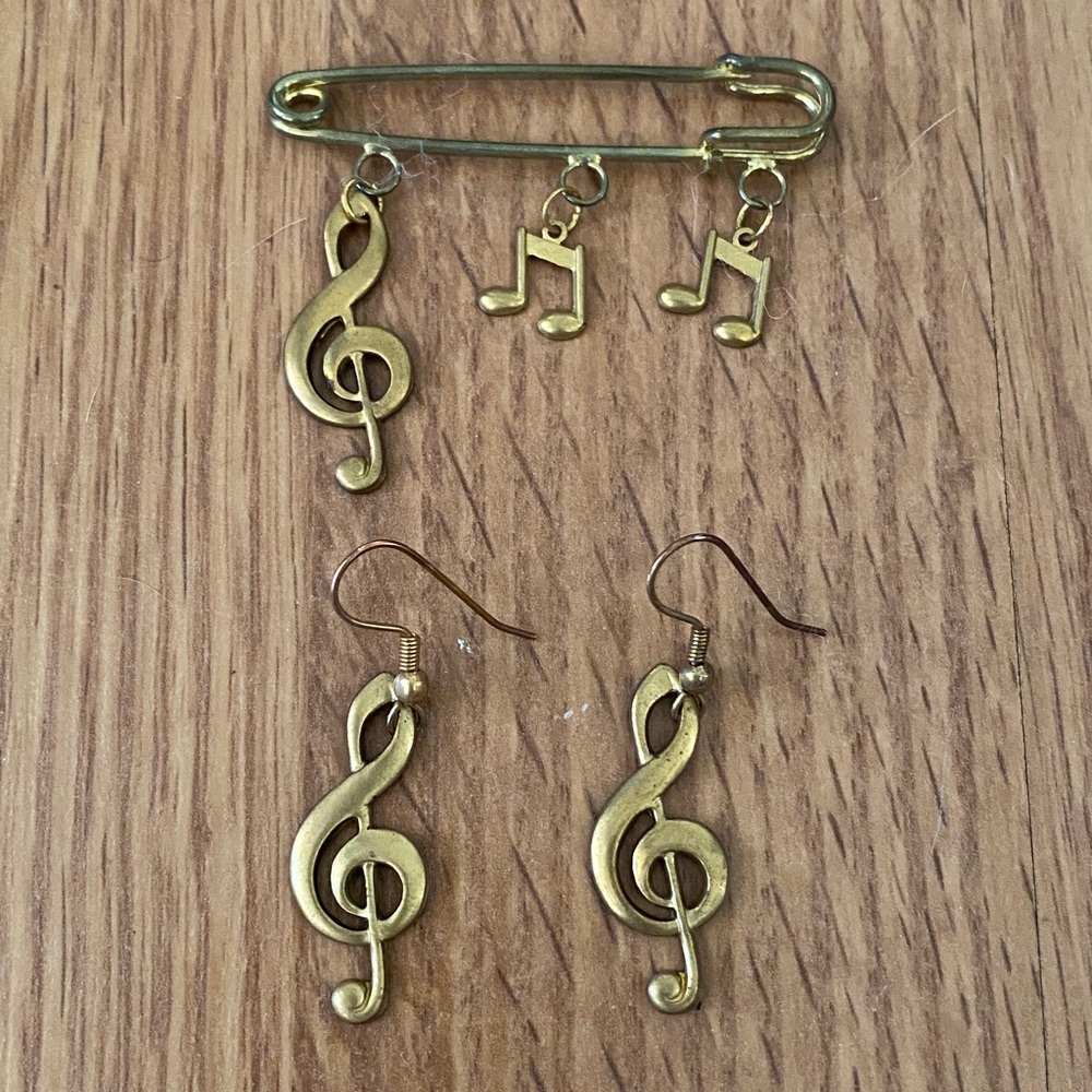 ❤️ Gold Tone Music Treble Clef Pin and Earrings